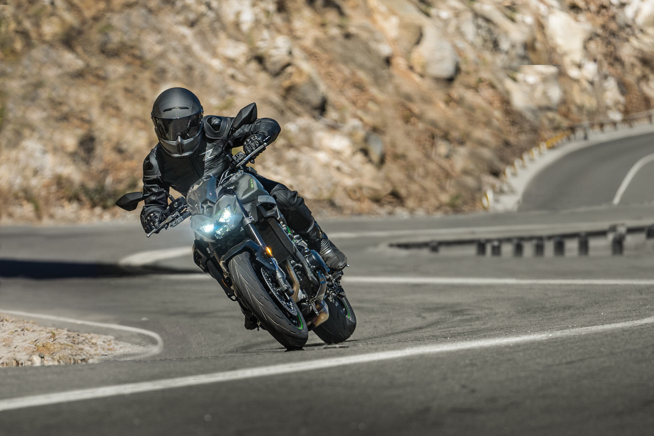 25ZR900S_40SGN1ALFB2CG_A.jpg